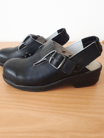 Sorte clogs med dempesåle