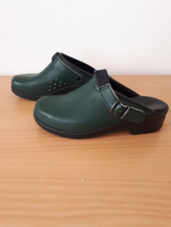 Grønne clogs med dempesåle