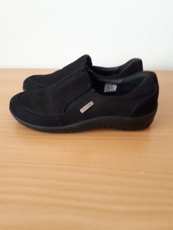 Moccasin i mykt skinn og støtdempende såle